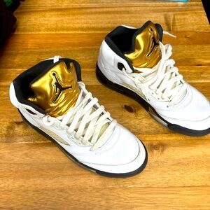 Nike Air Jordan 5 Retro basketball shoe size 6Y